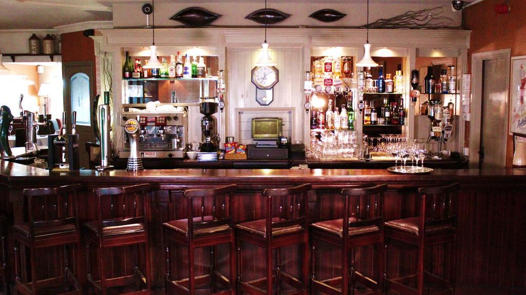 Keanes Of Curraheen, Bar, Restaurant & Accommodation Tralee Extérieur photo