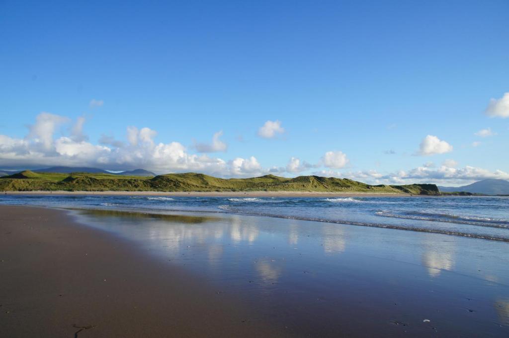 Keanes Of Curraheen, Bar, Restaurant & Accommodation Tralee Extérieur photo