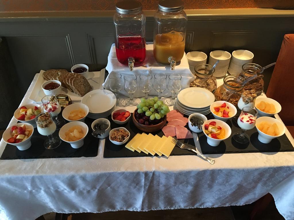 Keanes Of Curraheen, Bar, Restaurant & Accommodation Tralee Extérieur photo