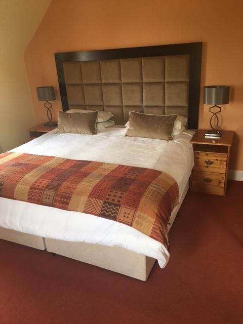 Keanes Of Curraheen, Bar, Restaurant & Accommodation Tralee Extérieur photo